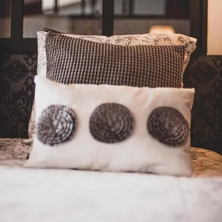 Corterra Avec Piscine Et Jacuzzi Frühstückspension *