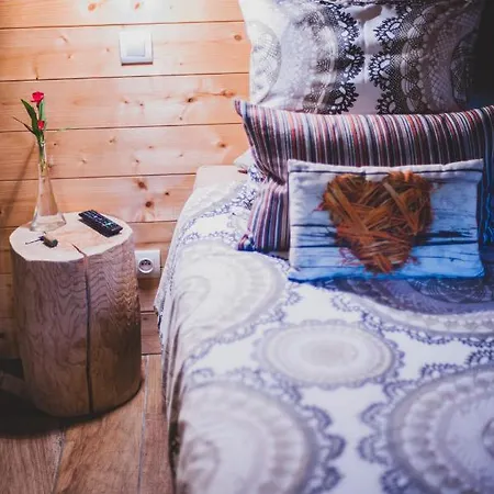 Corterra Avec Piscine Et Jacuzzi Frühstückspension *