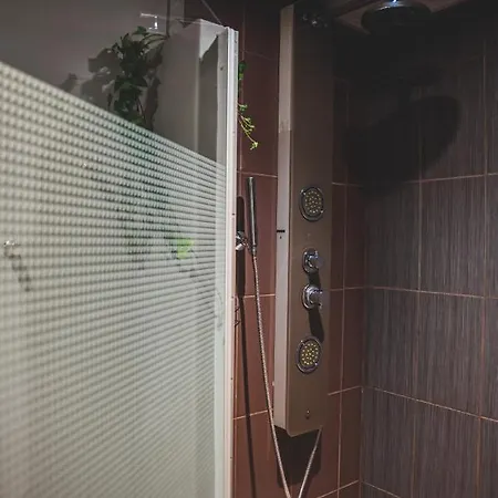 Corterra Avec Piscine Et Jacuzzi Couette-café