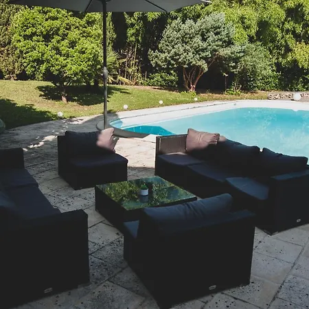 Corterra Avec Piscine Et Jacuzzi Frühstückspension