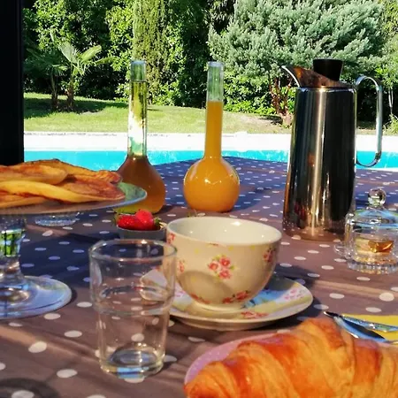 Corterra Avec Piscine Et Jacuzzi Frühstückspension *