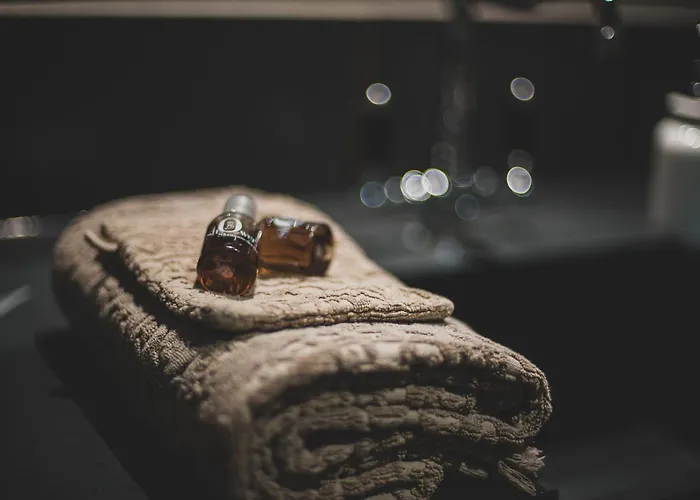 Corterra Avec Piscine Et Jacuzzi Bed and Breakfast *