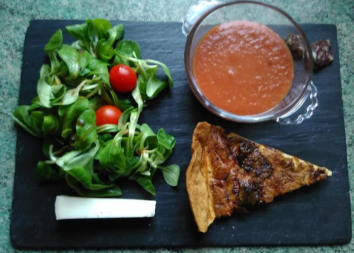 Corterra Avec Piscine Et Jacuzzi Bed and Breakfast *