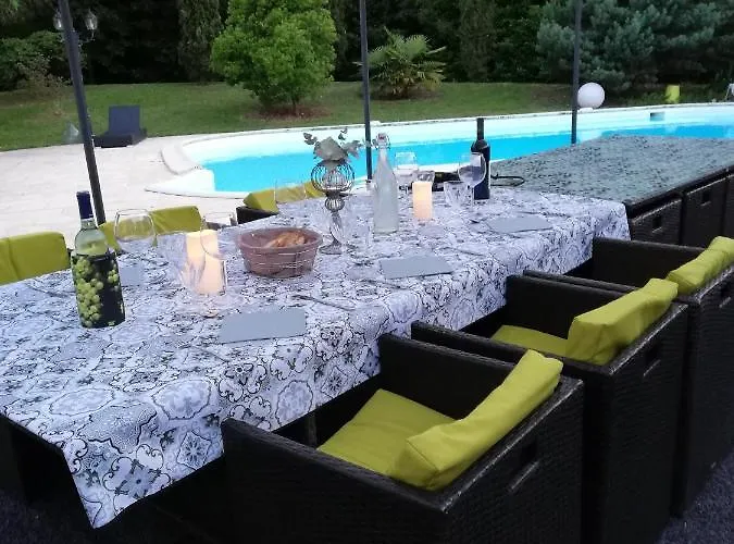 Corterra Avec Piscine Et Jacuzzi *