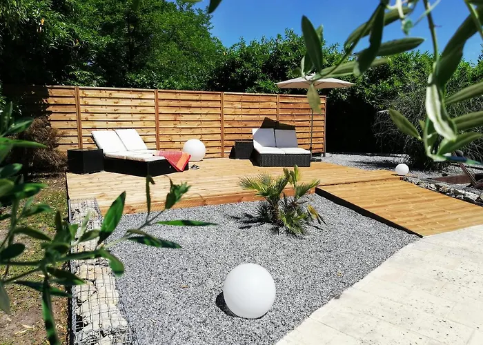 Corterra Avec Piscine Et Jacuzzi Bed & Breakfast